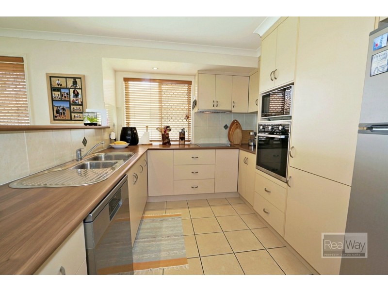 14 McCallum Close, Coral Cove QLD 4670