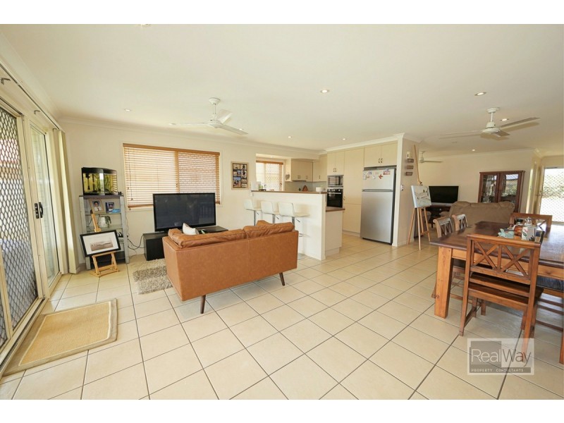 14 McCallum Close, Coral Cove QLD 4670
