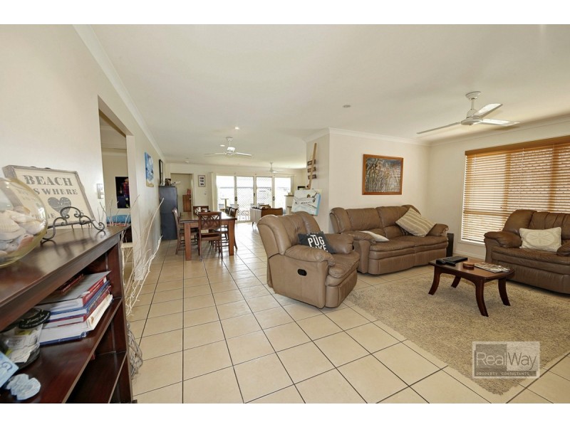 14 McCallum Close, Coral Cove QLD 4670