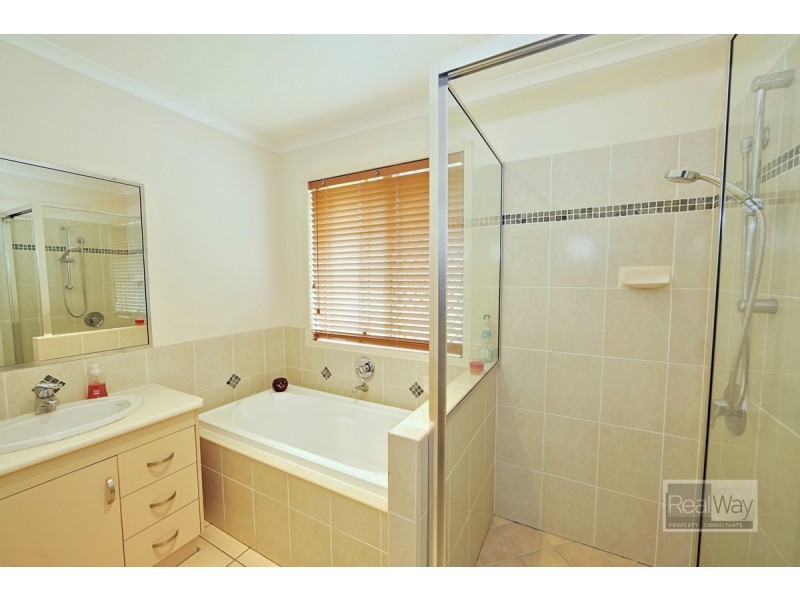 14 McCallum Close, Coral Cove QLD 4670