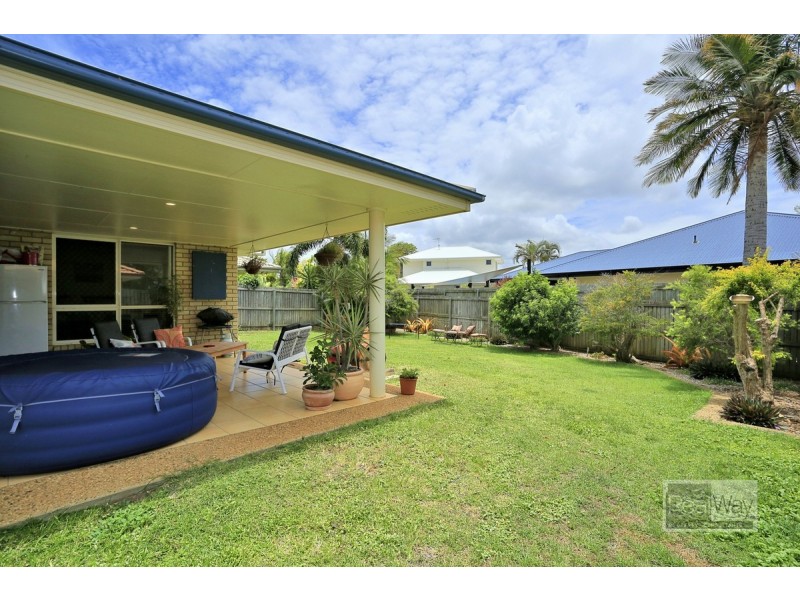 14 McCallum Close, Coral Cove QLD 4670