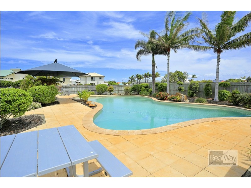 14 McCallum Close, Coral Cove QLD 4670