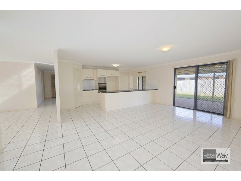 12 Toppers Drive, Coral Cove QLD 4670