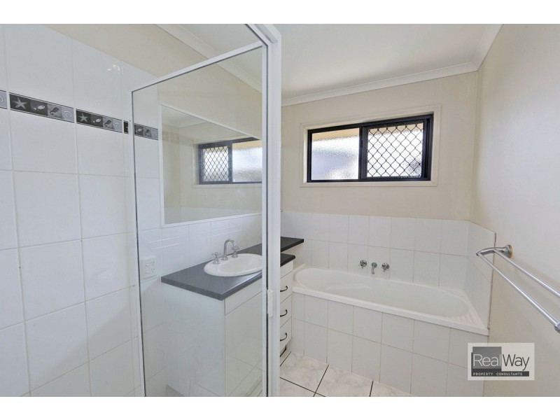 12 Toppers Drive, Coral Cove QLD 4670