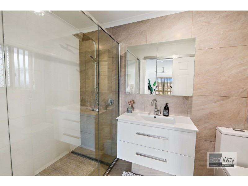 4 Banks Street, Avoca QLD 4670