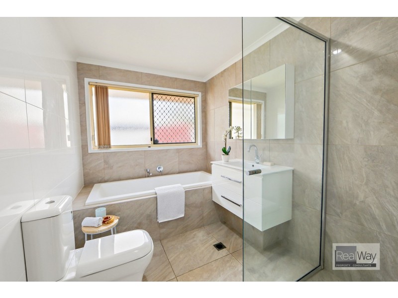 4 Banks Street, Avoca QLD 4670