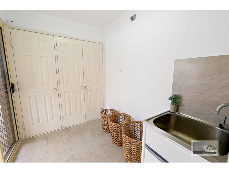 4 Banks Street, Avoca QLD 4670