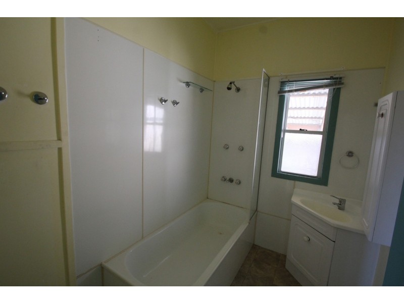 39 Sims Road, Avenell Heights QLD 4670