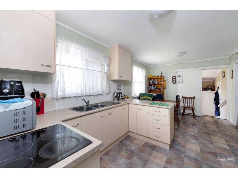 4 Richards Street, Svensson Heights QLD 4670