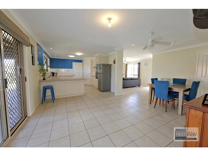 1 Blake Close, Coral Cove QLD 4670