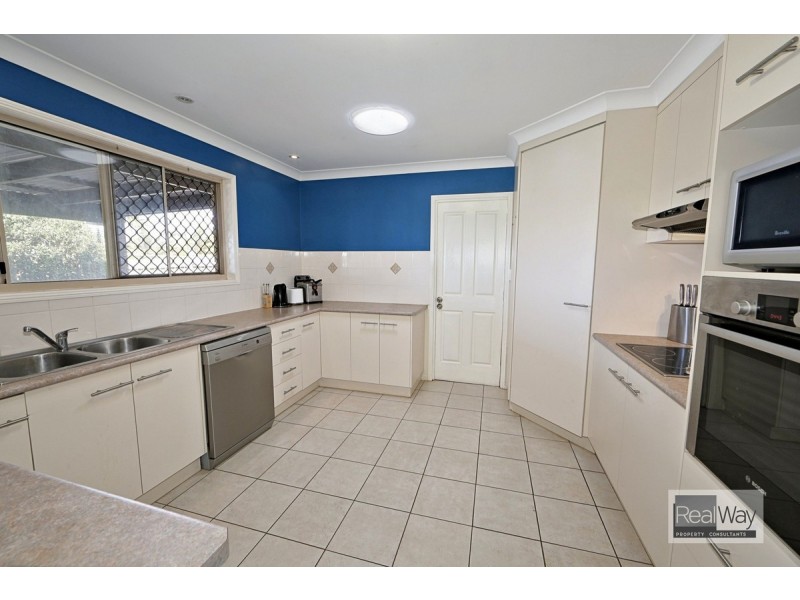 1 Blake Close, Coral Cove QLD 4670