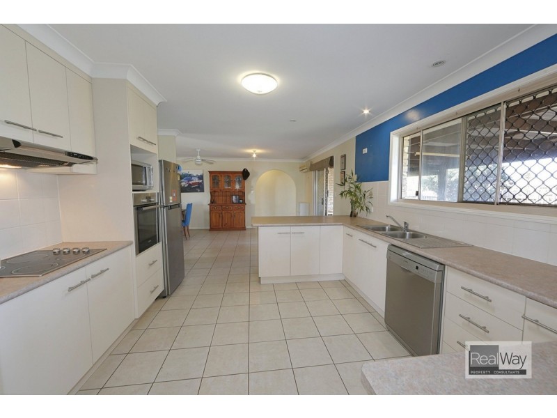 1 Blake Close, Coral Cove QLD 4670