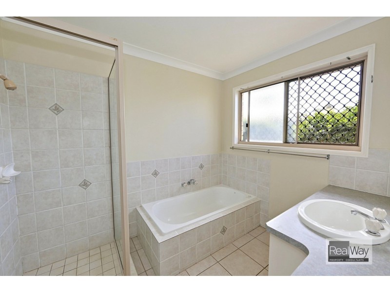 1 Blake Close, Coral Cove QLD 4670