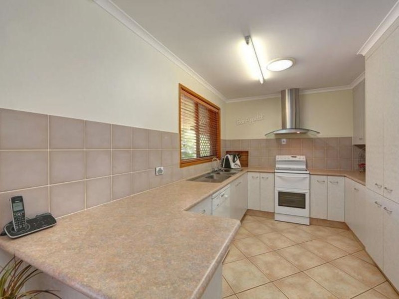 26 East West Avenue, Avoca QLD 4670