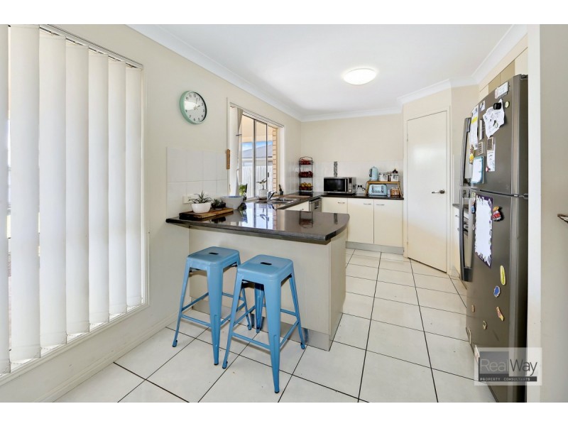 6 Toppers Drive, Coral Cove QLD 4670