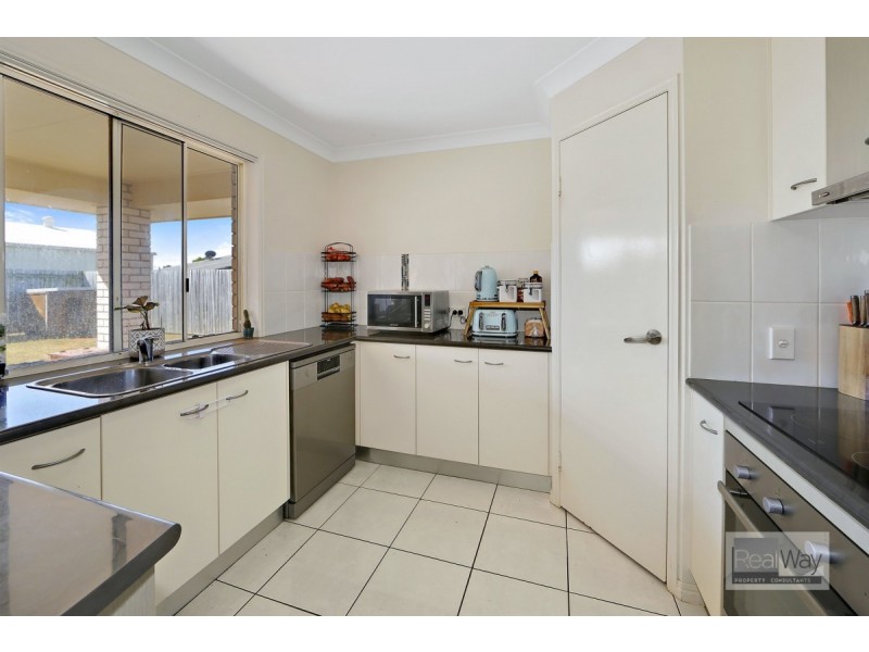 6 Toppers Drive, Coral Cove QLD 4670