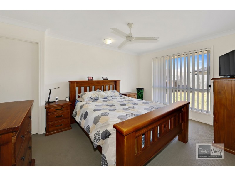6 Toppers Drive, Coral Cove QLD 4670