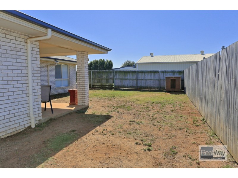 6 Toppers Drive, Coral Cove QLD 4670