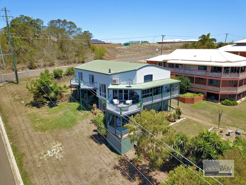 1 Hilltop Avenue, Qunaba QLD 4670