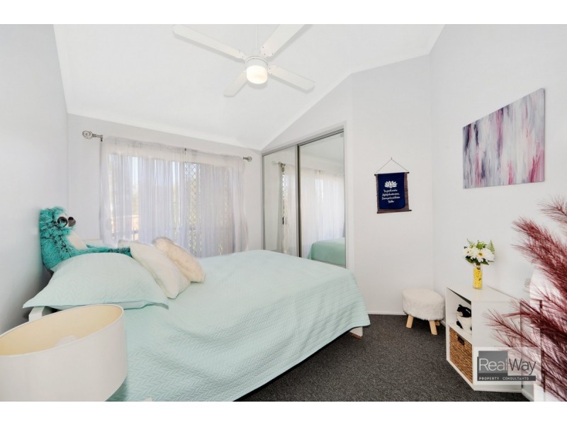 1 Hilltop Avenue, Qunaba QLD 4670