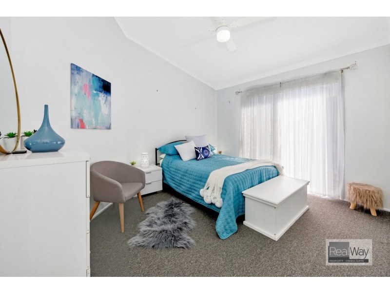 1 Hilltop Avenue, Qunaba QLD 4670