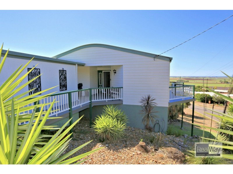 1 Hilltop Avenue, Qunaba QLD 4670