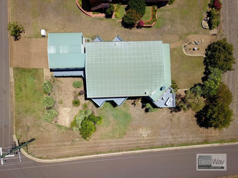 1 Hilltop Avenue, Qunaba QLD 4670