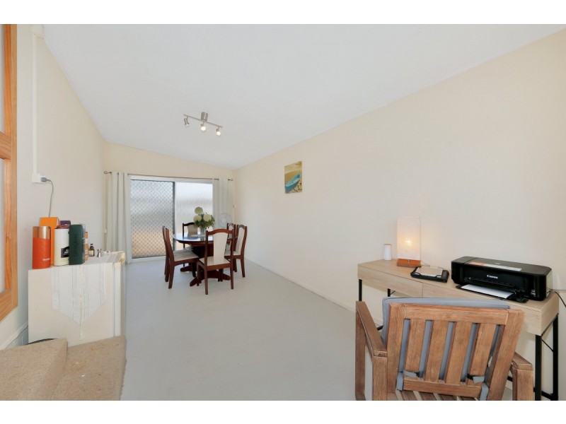 10 Walsh Street, Walkervale QLD 4670