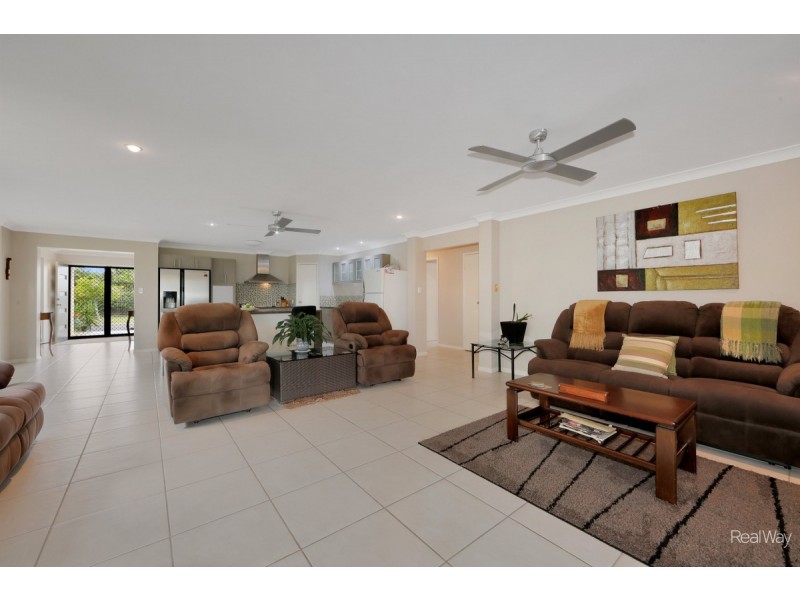 51 Bisdee Street, Coral Cove QLD 4670