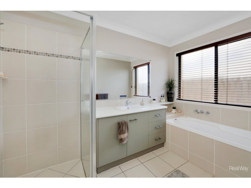 51 Bisdee Street, Coral Cove QLD 4670