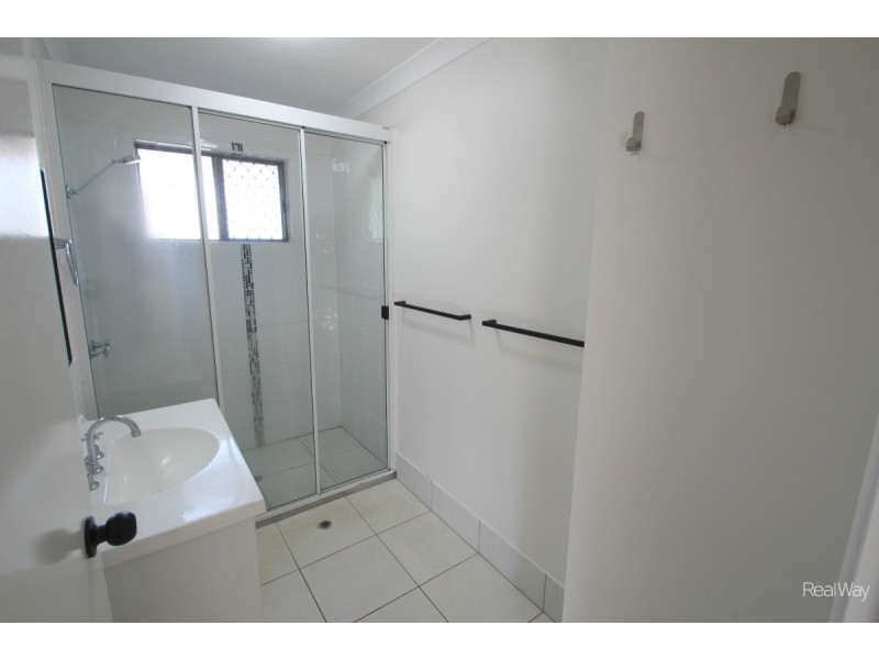 7 Pecton Place, Avenell Heights QLD 4670