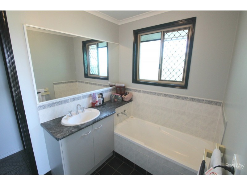 40 Moore Street, Elliott Heads QLD 4670