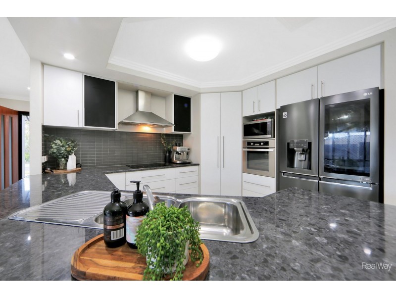 10 Sutherland Road, Branyan QLD 4670
