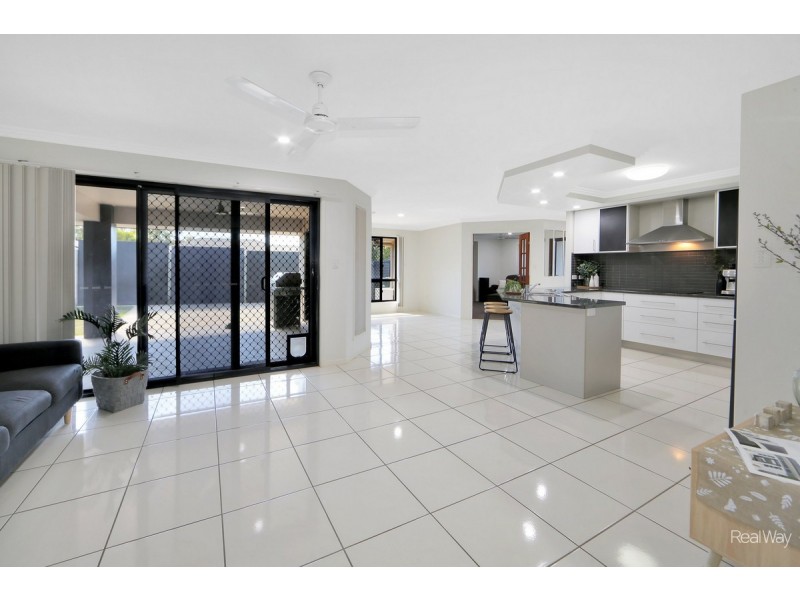 10 Sutherland Road, Branyan QLD 4670