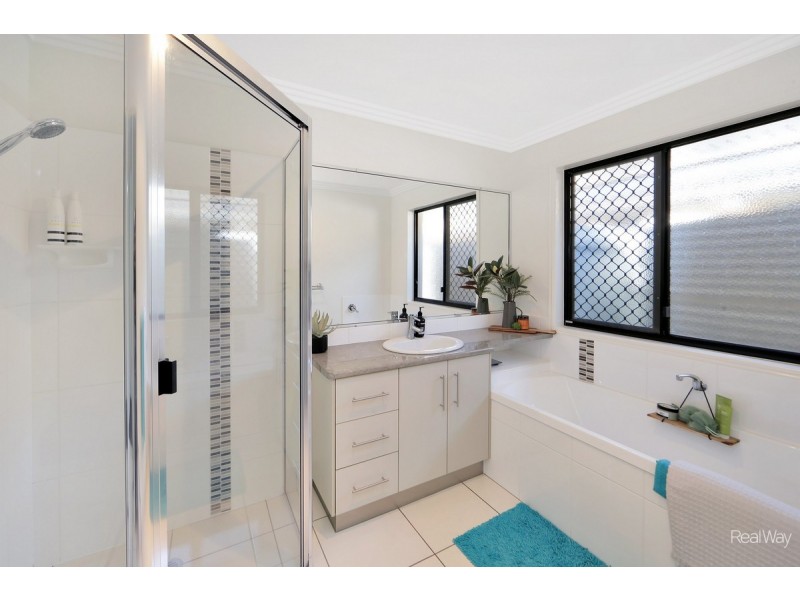10 Sutherland Road, Branyan QLD 4670