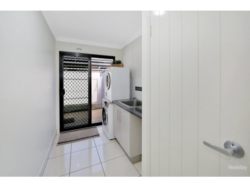 10 Sutherland Road, Branyan QLD 4670