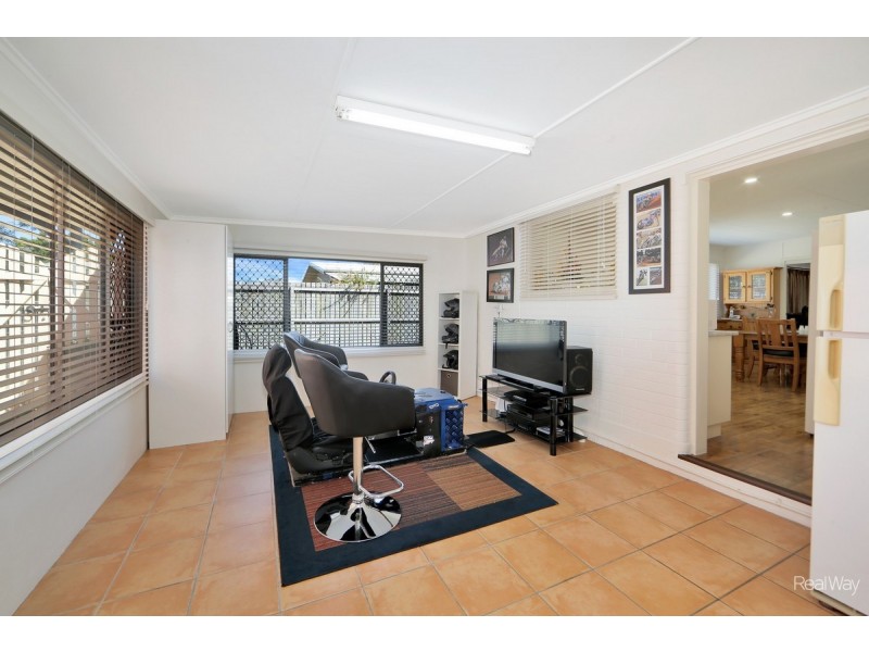 12 Peatey Street, Kepnock QLD 4670