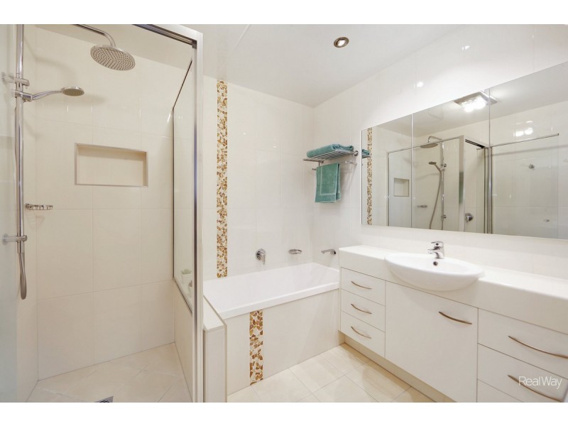 12 Peatey Street, Kepnock QLD 4670