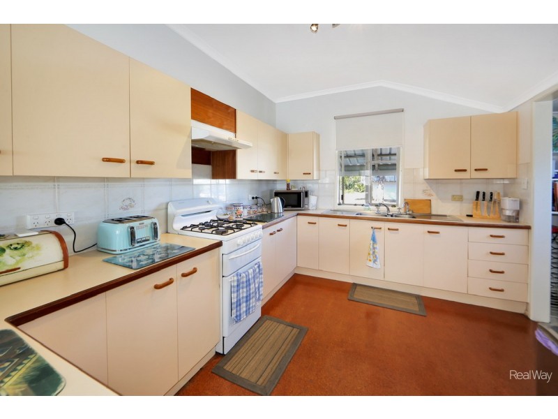 20 Harbour Esplanande, Burnett Heads QLD 4670