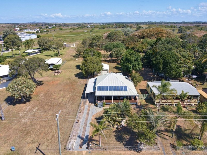 20 Harbour Esplanande, Burnett Heads QLD 4670