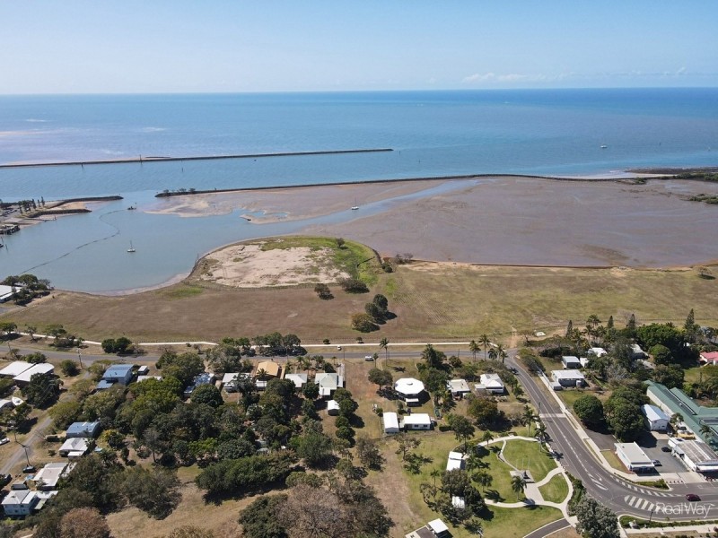 20 Harbour Esplanande, Burnett Heads QLD 4670