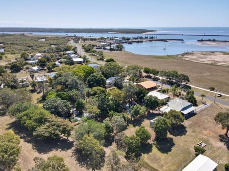 20 Harbour Esplanande, Burnett Heads QLD 4670
