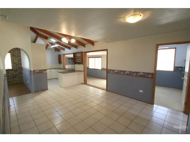 37 Pharlap Parade, Branyan QLD 4670