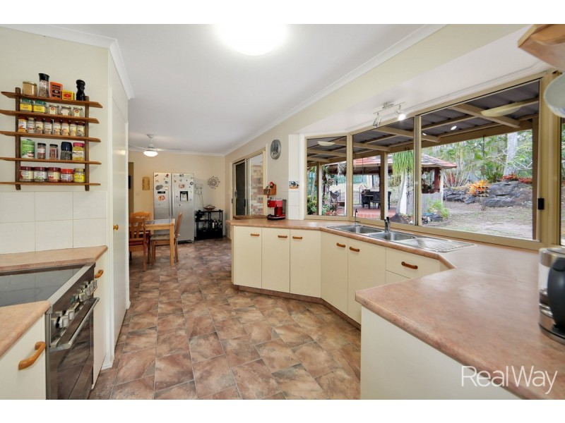 4 De Ville Court, South Bingera QLD 4670