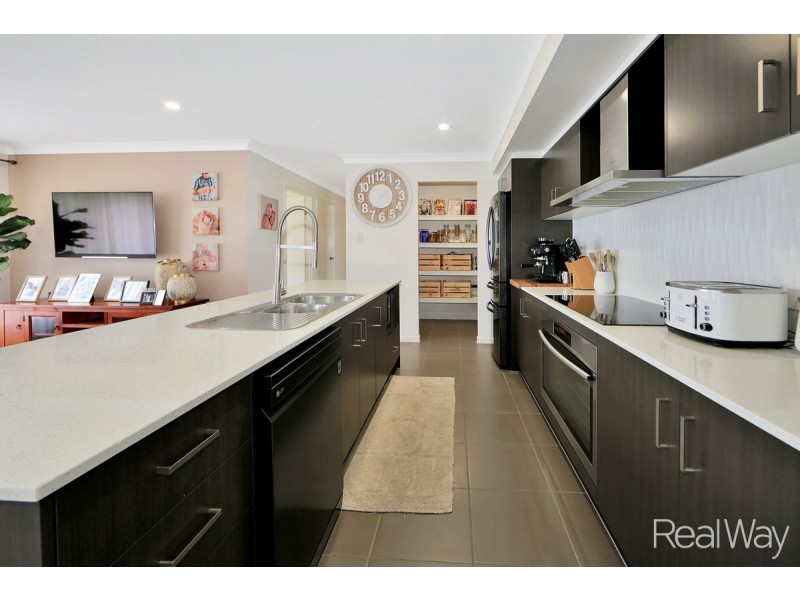 42 Sanctuary Drive, Ashfield QLD 4670