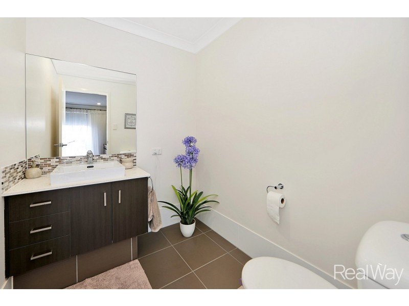 42 Sanctuary Drive, Ashfield QLD 4670