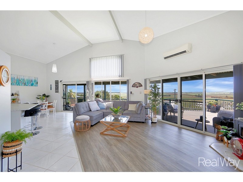 1 Hilltop Avenue, Qunaba QLD 4670