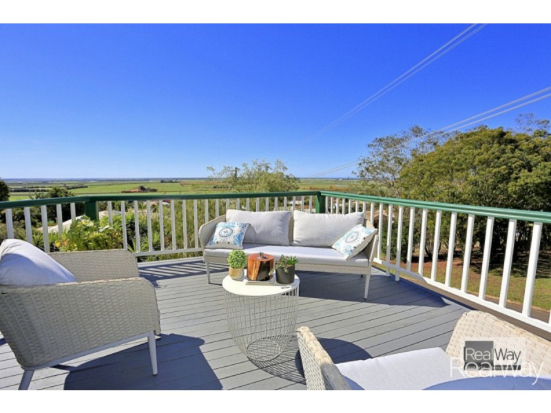 1 Hilltop Avenue, Qunaba QLD 4670
