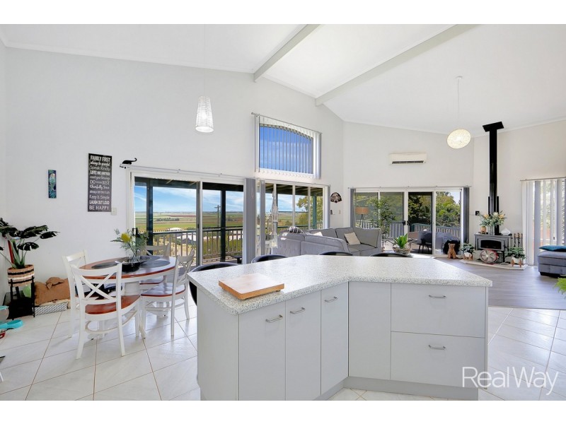 1 Hilltop Avenue, Qunaba QLD 4670