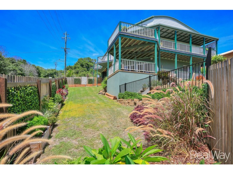 1 Hilltop Avenue, Qunaba QLD 4670